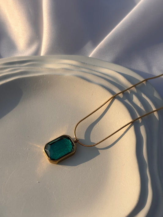 Green Beauty Rectangular Pendant Necklace