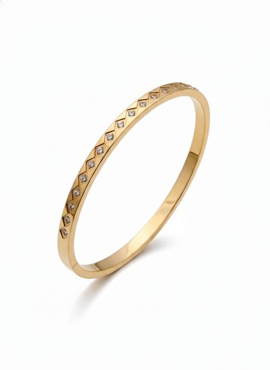 Sleek Gold Diamond-Cut Bracelet